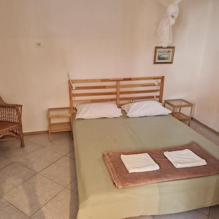 Apartments Bassi Stara Baška Kültér fotó